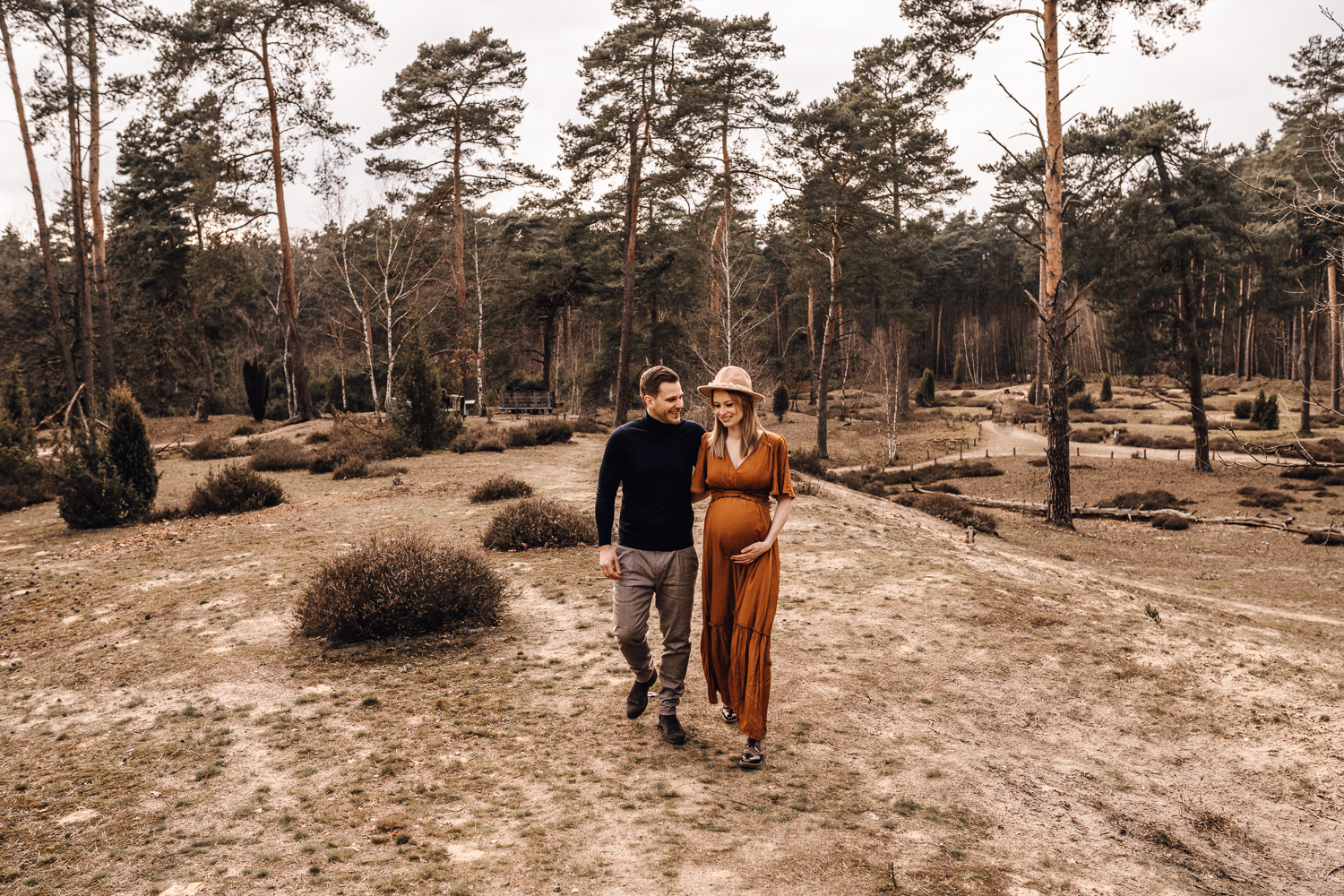 Babyauchshooting Maternity Schwangerschaft Babybauch Momtobe Osnabrück Melle Niedersachsen Lichterglanz Fotografie Münster Minden Telgte Heideshooting Heide Couple Shooting Paarfotografie