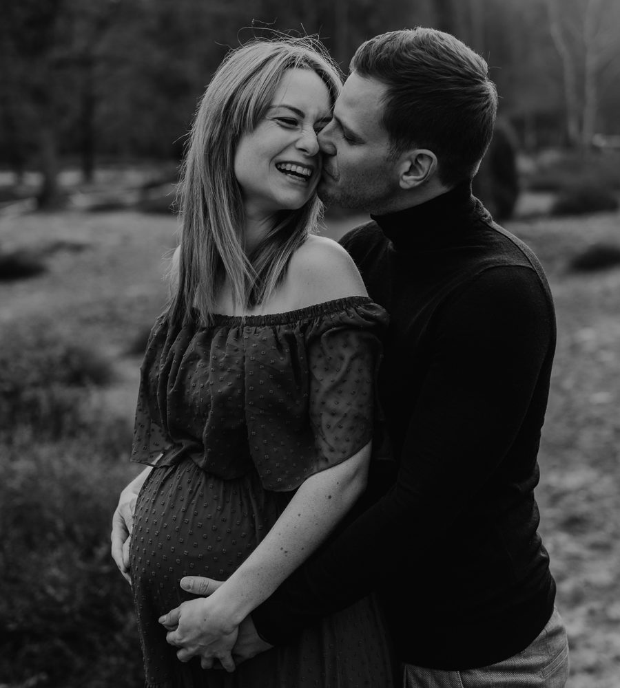 Babybauch-2 Babyauchshooting Maternity Schwangerschaft Babybauch Momtobe Osnabrück Melle Niedersachsen Lichterglanz Fotografie Münster Minden Telgte Heideshooting Heide Couple Shooting Paarfotografie