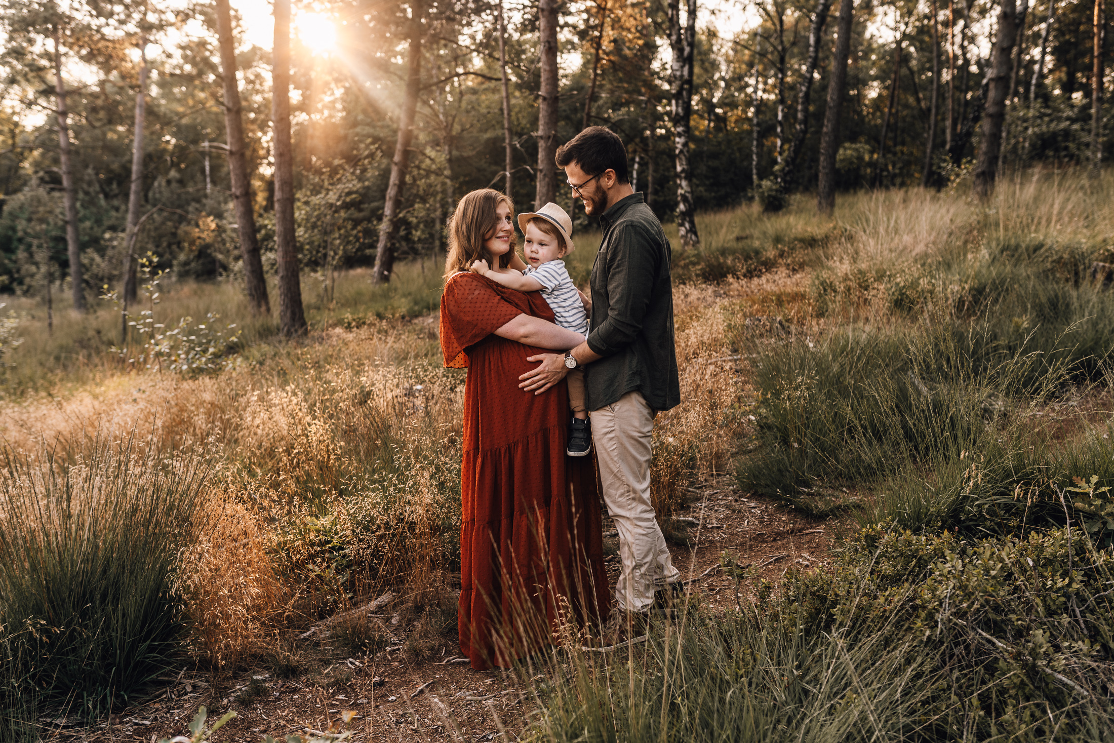 Babybauch Shooting im Abendlicht