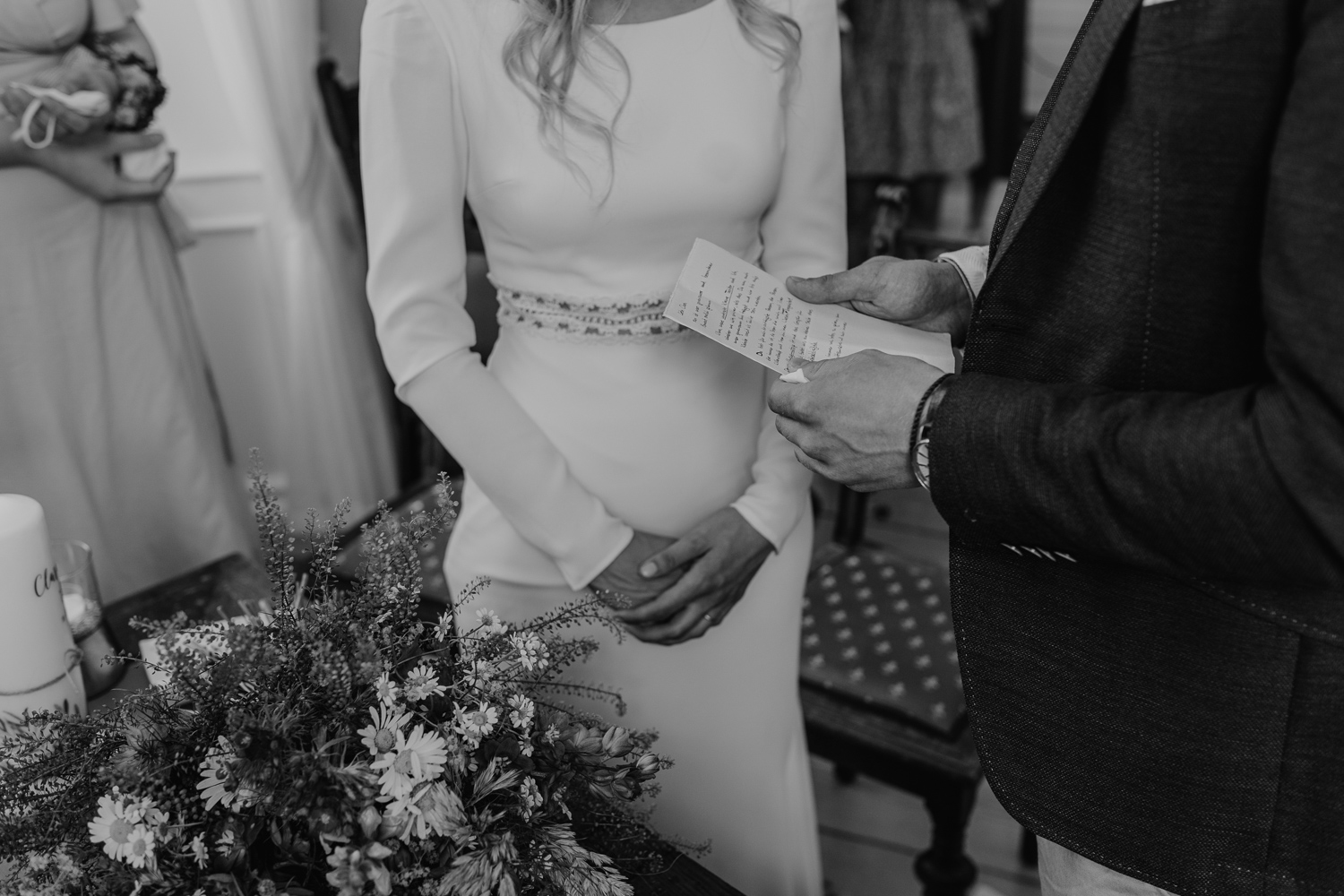 Gartenhochzeit Hochzeitsfotograf Osnabrück Hochzeitsfotografin Osnabrück Freie Trauungen Osnabrück Julian Hügelmeyer Osnabrück Hochzeitslocation Osnabrück Hochzeitsfotograf Münster Hochzeitsfotograf Hochzeitsfotograf Haus Marck standesamtliche Trauung Osnabrück Hochzeit Lockdown Hochzeit Corona Hochzeitsfotograf Ostbevern Lichterglanz Fotografie Wild Daisy Wedding Brautmomente von Frau Lehmann Sommerhochzeit Hochzeitsblog Mit Liebe kreiert Jakob J. Lübke