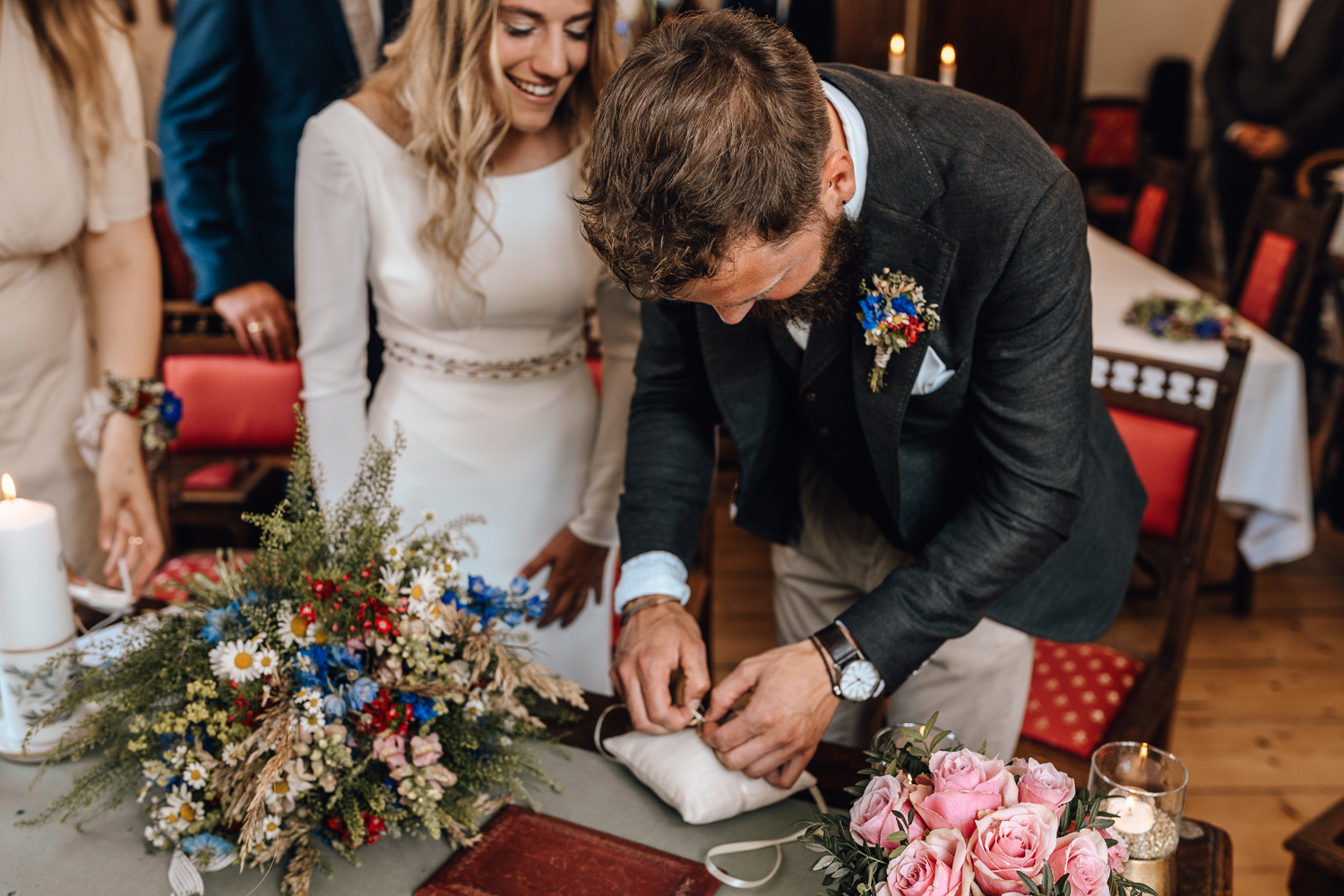 Gartenhochzeit Hochzeitsfotograf Osnabrück Hochzeitsfotografin Osnabrück Freie Trauungen Osnabrück Julian Hügelmeyer Osnabrück Hochzeitslocation Osnabrück Hochzeitsfotograf Münster Hochzeitsfotograf Hochzeitsfotograf Haus Marck standesamtliche Trauung Osnabrück Hochzeit Lockdown Hochzeit Corona Hochzeitsfotograf Ostbevern Lichterglanz Fotografie Wild Daisy Wedding Brautmomente von Frau Lehmann Sommerhochzeit Hochzeitsblog Mit Liebe kreiert Jakob J. Lübke