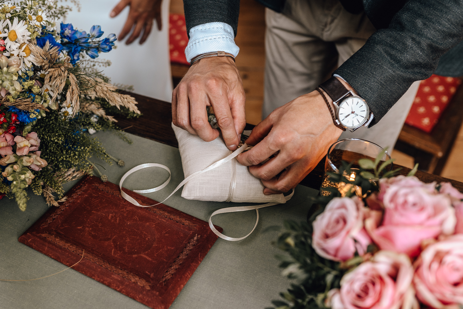 Gartenhochzeit Hochzeitsfotograf Osnabrück Hochzeitsfotografin Osnabrück Freie Trauungen Osnabrück Julian Hügelmeyer Osnabrück Hochzeitslocation Osnabrück Hochzeitsfotograf Münster Hochzeitsfotograf Hochzeitsfotograf Haus Marck standesamtliche Trauung Osnabrück Hochzeit Lockdown Hochzeit Corona Hochzeitsfotograf Ostbevern Lichterglanz Fotografie Wild Daisy Wedding Brautmomente von Frau Lehmann Sommerhochzeit Hochzeitsblog Mit Liebe kreiert Jakob J. Lübke