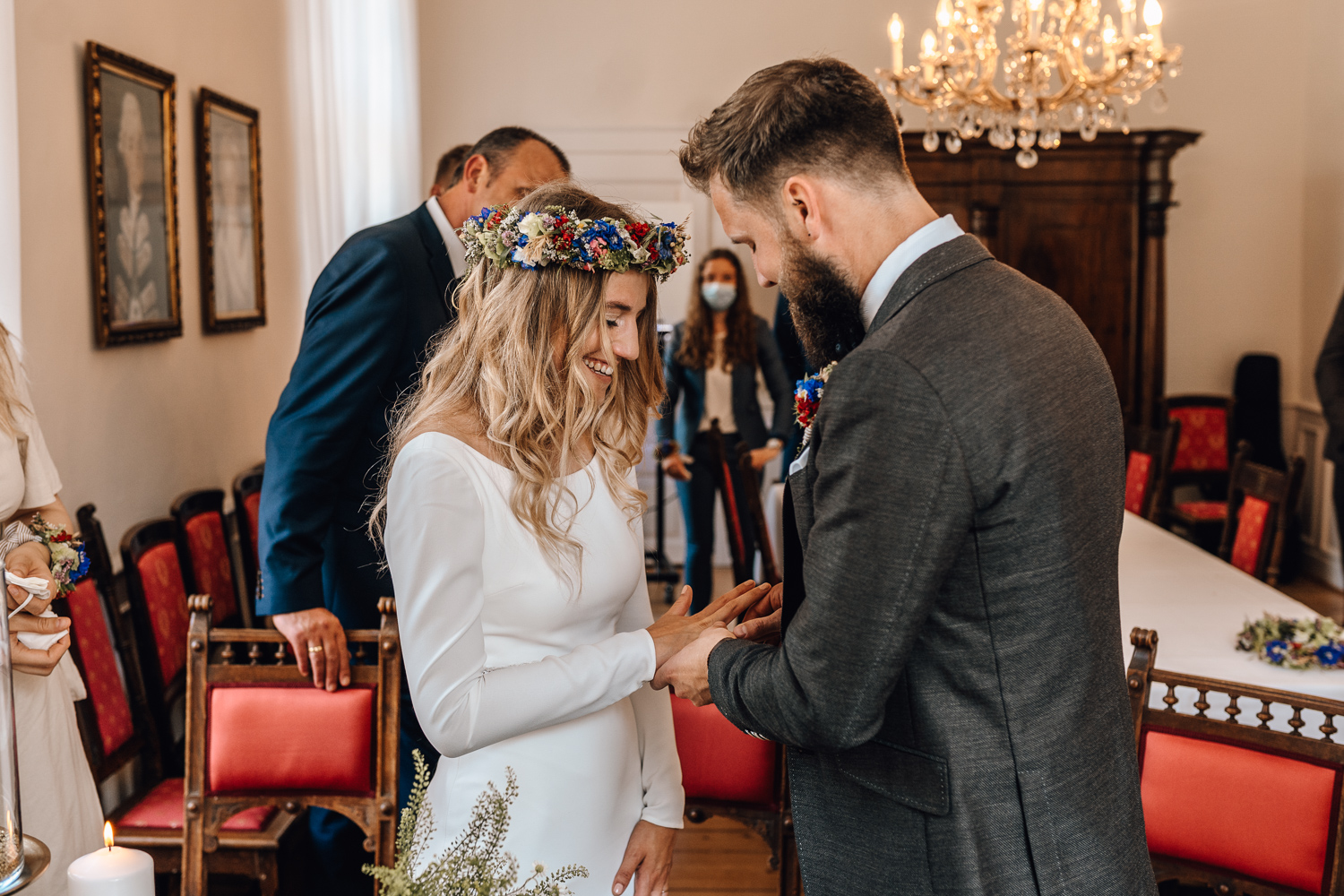 Gartenhochzeit Hochzeitsfotograf Osnabrück Hochzeitsfotografin Osnabrück Freie Trauungen Osnabrück Julian Hügelmeyer Osnabrück Hochzeitslocation Osnabrück Hochzeitsfotograf Münster Hochzeitsfotograf Hochzeitsfotograf Haus Marck standesamtliche Trauung Osnabrück Hochzeit Lockdown Hochzeit Corona Hochzeitsfotograf Ostbevern Lichterglanz Fotografie Wild Daisy Wedding Brautmomente von Frau Lehmann Sommerhochzeit Hochzeitsblog Mit Liebe kreiert Jakob J. Lübke