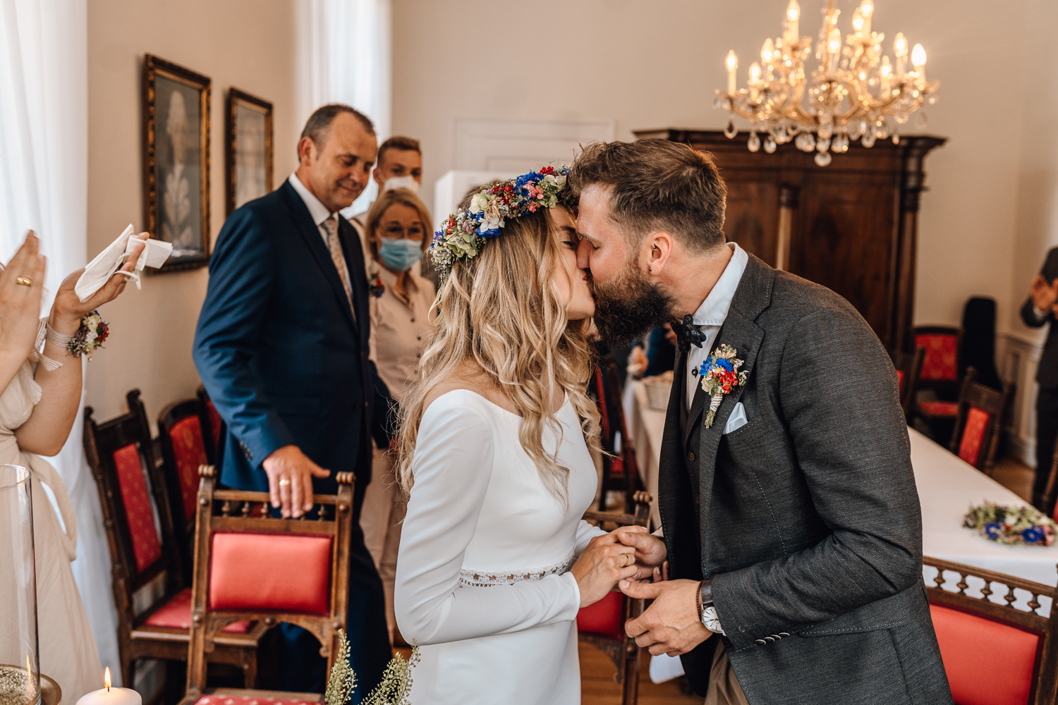 Gartenhochzeit Hochzeitsfotograf Osnabrück Hochzeitsfotografin Osnabrück Freie Trauungen Osnabrück Julian Hügelmeyer Osnabrück Hochzeitslocation Osnabrück Hochzeitsfotograf Münster Hochzeitsfotograf Hochzeitsfotograf Haus Marck standesamtliche Trauung Osnabrück Hochzeit Lockdown Hochzeit Corona Hochzeitsfotograf Ostbevern Lichterglanz Fotografie Wild Daisy Wedding Brautmomente von Frau Lehmann Sommerhochzeit Hochzeitsblog Mit Liebe kreiert Jakob J. Lübke