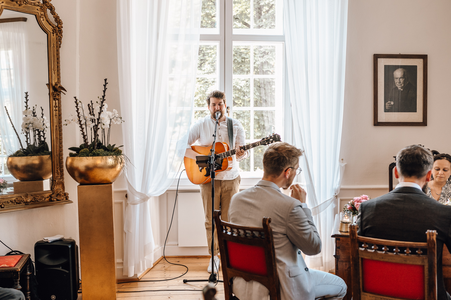 Gartenhochzeit Hochzeitsfotograf Osnabrück Hochzeitsfotografin Osnabrück Freie Trauungen Osnabrück Julian Hügelmeyer Osnabrück Hochzeitslocation Osnabrück Hochzeitsfotograf Münster Hochzeitsfotograf Hochzeitsfotograf Haus Marck standesamtliche Trauung Osnabrück Hochzeit Lockdown Hochzeit Corona Hochzeitsfotograf Ostbevern Lichterglanz Fotografie Wild Daisy Wedding Brautmomente von Frau Lehmann Sommerhochzeit Hochzeitsblog Mit Liebe kreiert Jakob J. Lübke