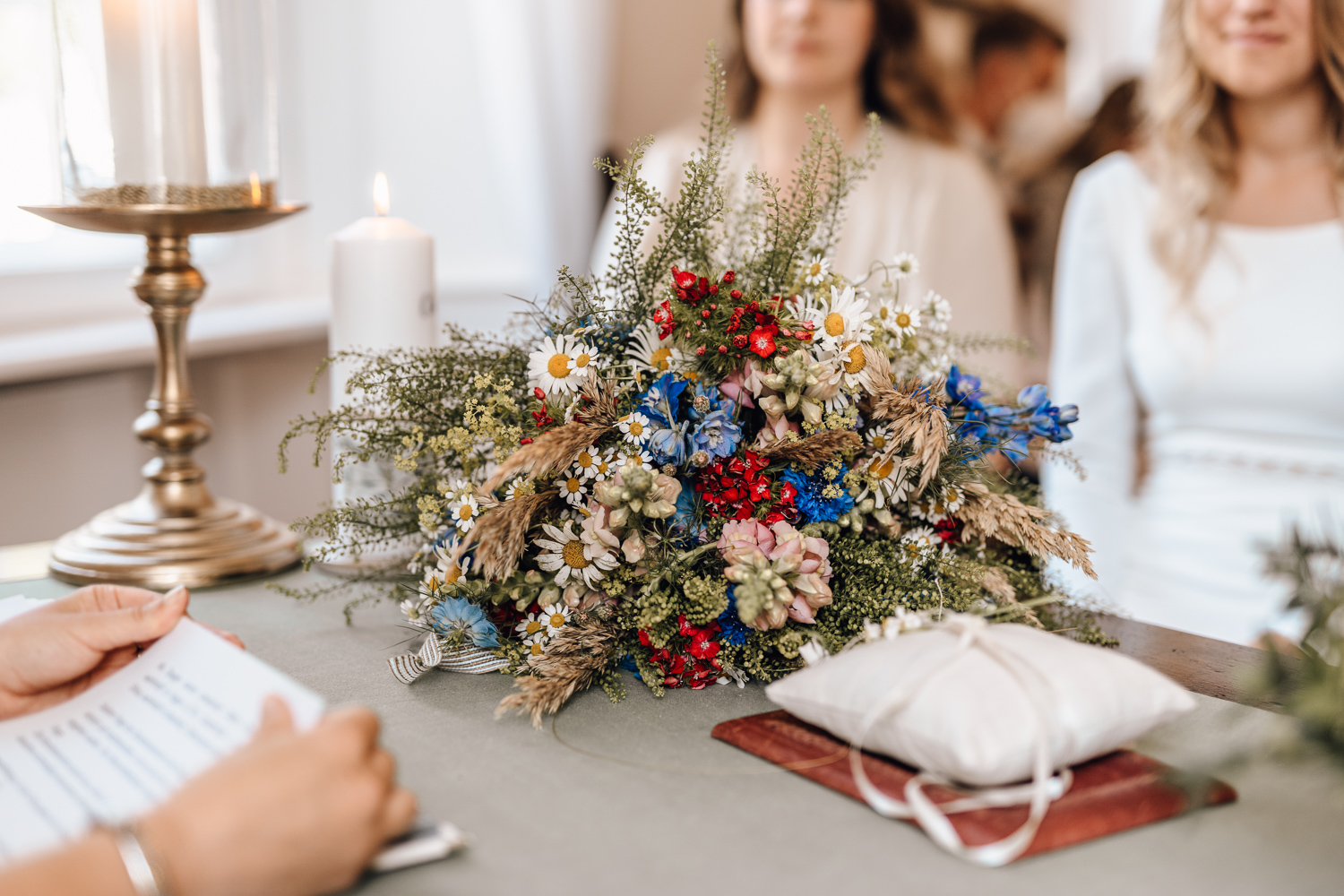 Gartenhochzeit Hochzeitsfotograf Osnabrück Hochzeitsfotografin Osnabrück Freie Trauungen Osnabrück Julian Hügelmeyer Osnabrück Hochzeitslocation Osnabrück Hochzeitsfotograf Münster Hochzeitsfotograf Hochzeitsfotograf Haus Marck standesamtliche Trauung Osnabrück Hochzeit Lockdown Hochzeit Corona Hochzeitsfotograf Ostbevern Lichterglanz Fotografie Wild Daisy Wedding Brautmomente von Frau Lehmann Sommerhochzeit Hochzeitsblog Mit Liebe kreiert Jakob J. Lübke