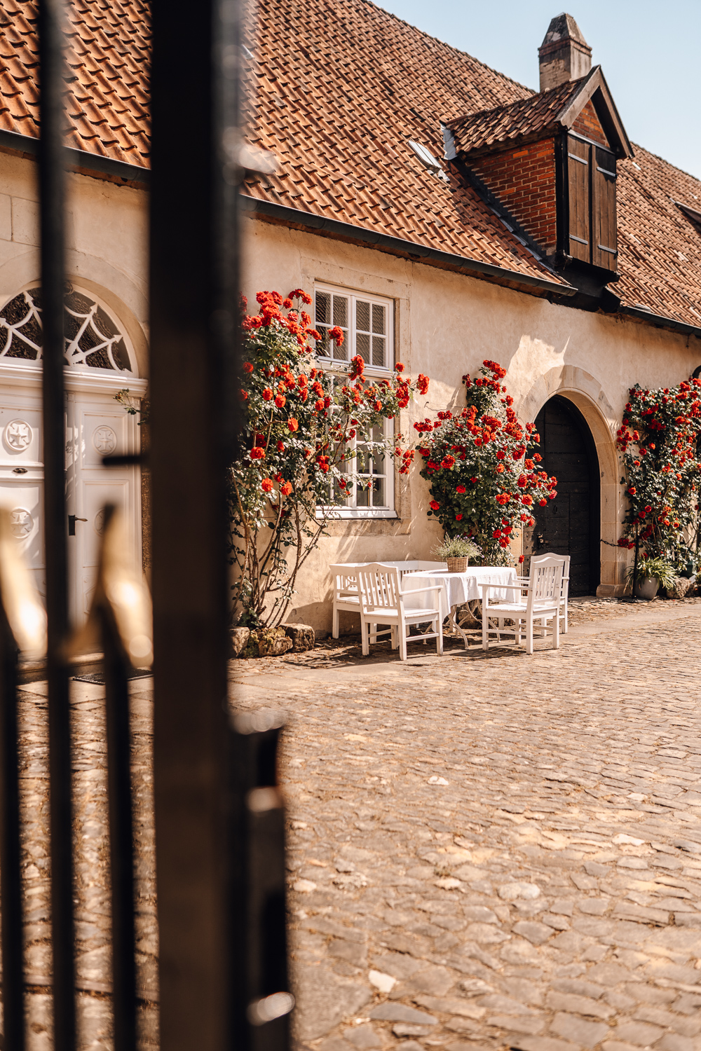 Gartenhochzeit Hochzeitsfotograf Osnabrück Hochzeitsfotografin Osnabrück Freie Trauungen Osnabrück Julian Hügelmeyer Osnabrück Hochzeitslocation Osnabrück Hochzeitsfotograf Münster Hochzeitsfotograf Hochzeitsfotograf Haus Marck standesamtliche Trauung Osnabrück Hochzeit Lockdown Hochzeit Corona Hochzeitsfotograf Ostbevern Lichterglanz Fotografie Wild Daisy Wedding Brautmomente von Frau Lehmann Sommerhochzeit Hochzeitsblog Mit Liebe kreiert Jakob J. Lübke
