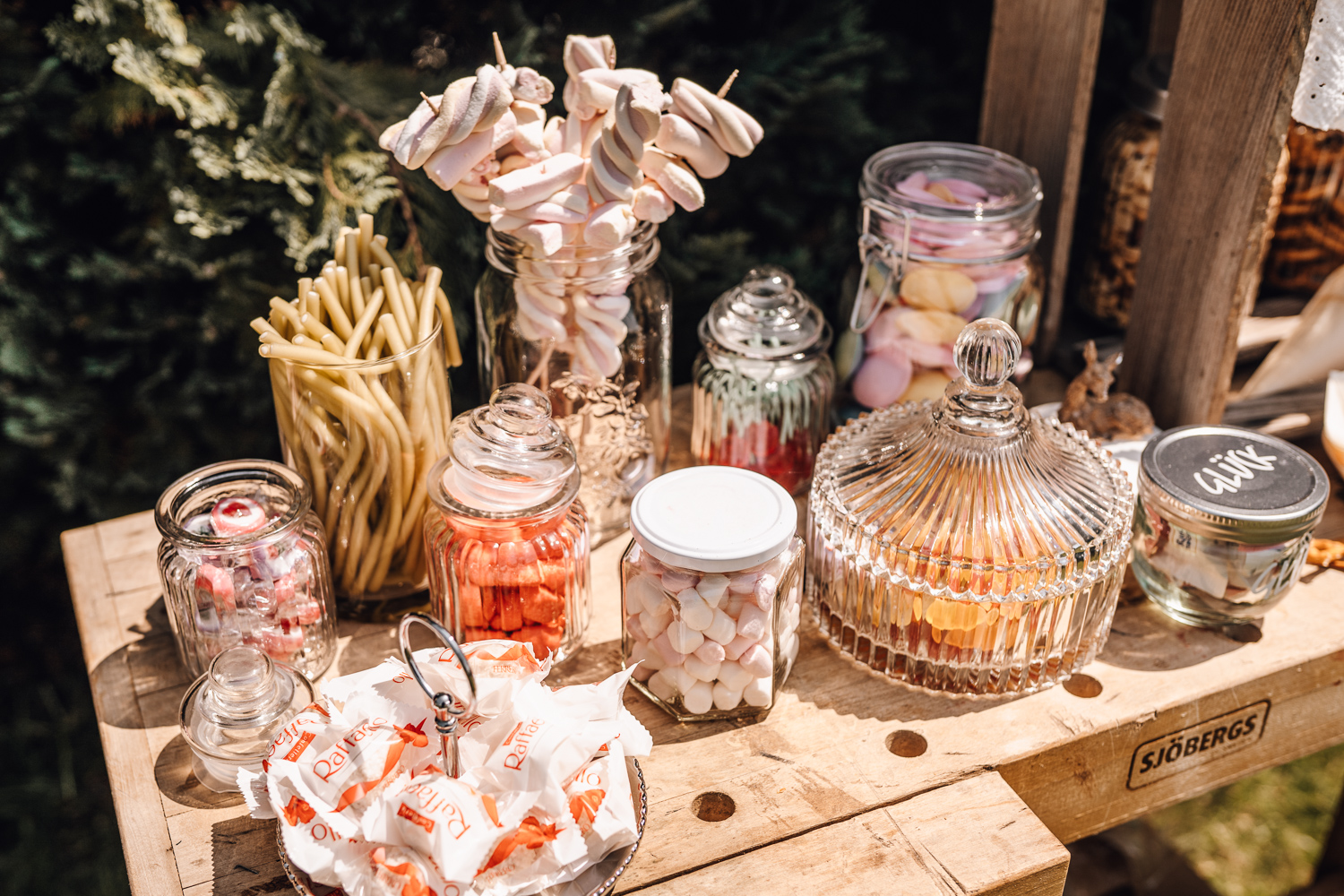 Gartenhochzeit Hochzeitsfotograf Osnabrück Hochzeitsfotografin Osnabrück Freie Trauungen Osnabrück Julian Hügelmeyer Osnabrück Hochzeitslocation Osnabrück Hochzeitsfotograf Münster Hochzeitsfotograf Hochzeitsfotograf Haus Marck standesamtliche Trauung Osnabrück Hochzeit Lockdown Hochzeit Corona Hochzeitsfotograf Ostbevern Lichterglanz Fotografie Wild Daisy Wedding Brautmomente von Frau Lehmann Sommerhochzeit Hochzeitsblog Mit Liebe kreiert Jakob J. Lübke