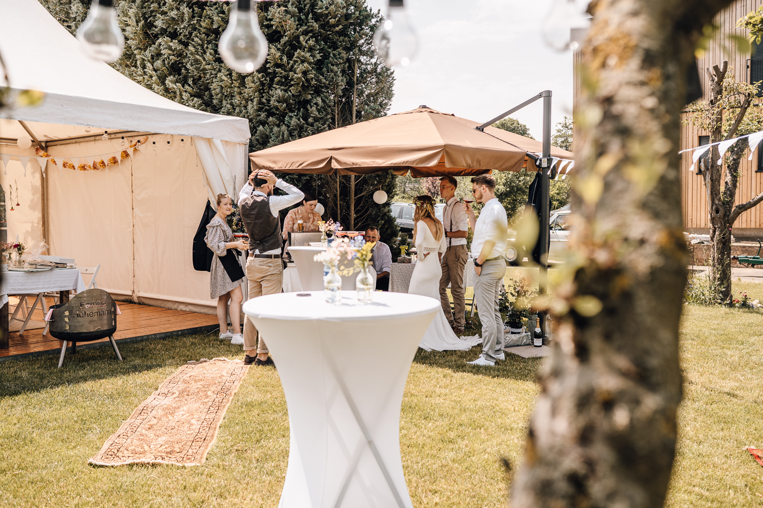 Gartenhochzeit Hochzeitsfotograf Osnabrück Hochzeitsfotografin Osnabrück Freie Trauungen Osnabrück Julian Hügelmeyer Osnabrück Hochzeitslocation Osnabrück Hochzeitsfotograf Münster Hochzeitsfotograf Hochzeitsfotograf Haus Marck standesamtliche Trauung Osnabrück Hochzeit Lockdown Hochzeit Corona Hochzeitsfotograf Ostbevern Lichterglanz Fotografie Wild Daisy Wedding Brautmomente von Frau Lehmann Sommerhochzeit Hochzeitsblog Mit Liebe kreiert Jakob J. Lübke