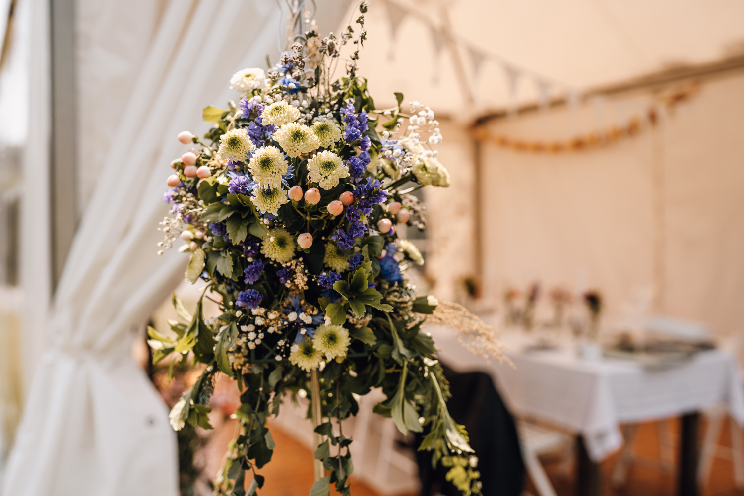 Gartenhochzeit Hochzeitsfotograf Osnabrück Hochzeitsfotografin Osnabrück Freie Trauungen Osnabrück Julian Hügelmeyer Osnabrück Hochzeitslocation Osnabrück Hochzeitsfotograf Münster Hochzeitsfotograf Hochzeitsfotograf Haus Marck standesamtliche Trauung Osnabrück Hochzeit Lockdown Hochzeit Corona Hochzeitsfotograf Ostbevern Lichterglanz Fotografie Wild Daisy Wedding Brautmomente von Frau Lehmann Sommerhochzeit Hochzeitsblog Mit Liebe kreiert Jakob J. Lübke