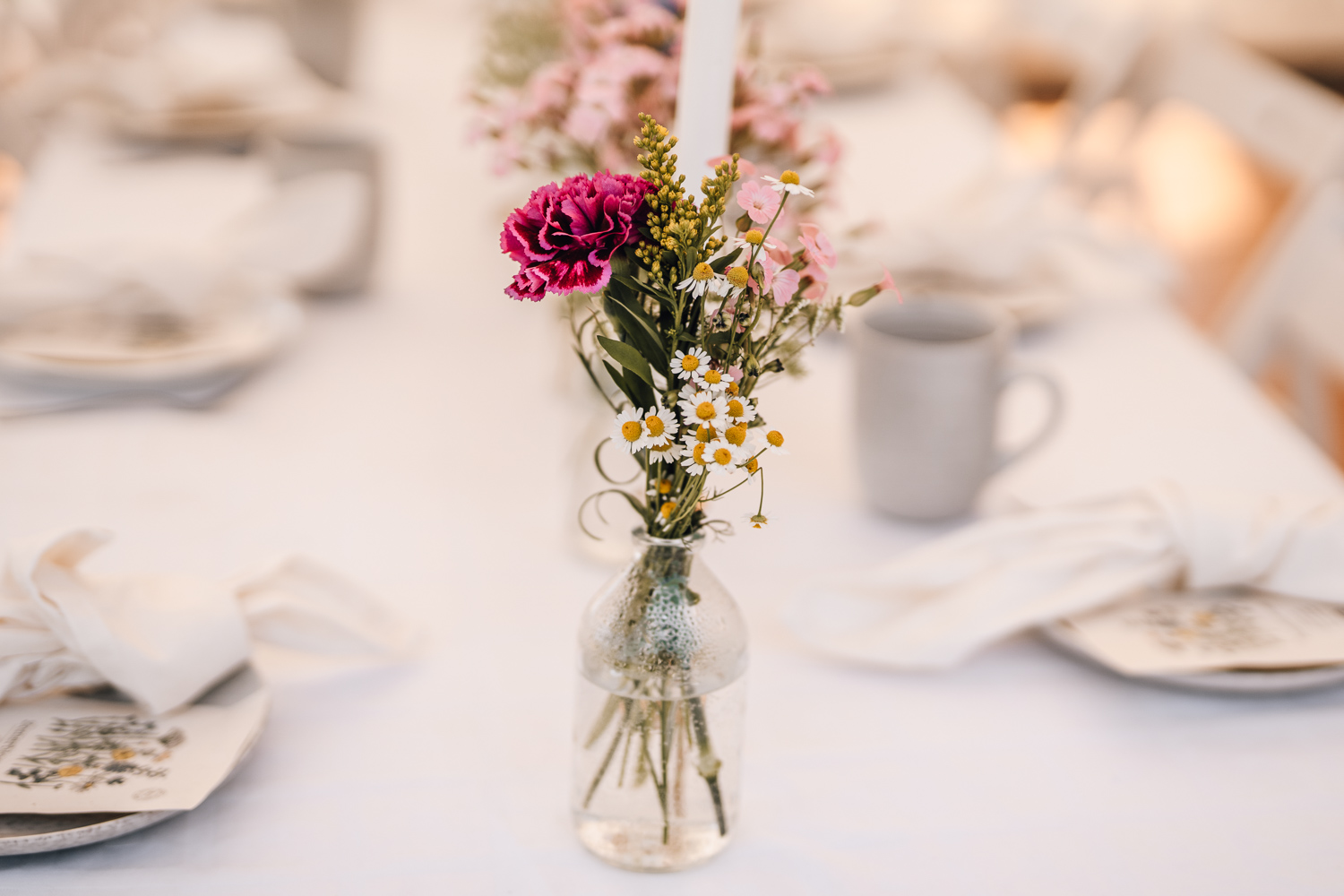 Gartenhochzeit Hochzeitsfotograf Osnabrück Hochzeitsfotografin Osnabrück Freie Trauungen Osnabrück Julian Hügelmeyer Osnabrück Hochzeitslocation Osnabrück Hochzeitsfotograf Münster Hochzeitsfotograf Hochzeitsfotograf Haus Marck standesamtliche Trauung Osnabrück Hochzeit Lockdown Hochzeit Corona Hochzeitsfotograf Ostbevern Lichterglanz Fotografie Wild Daisy Wedding Brautmomente von Frau Lehmann Sommerhochzeit Hochzeitsblog Mit Liebe kreiert Jakob J. Lübke