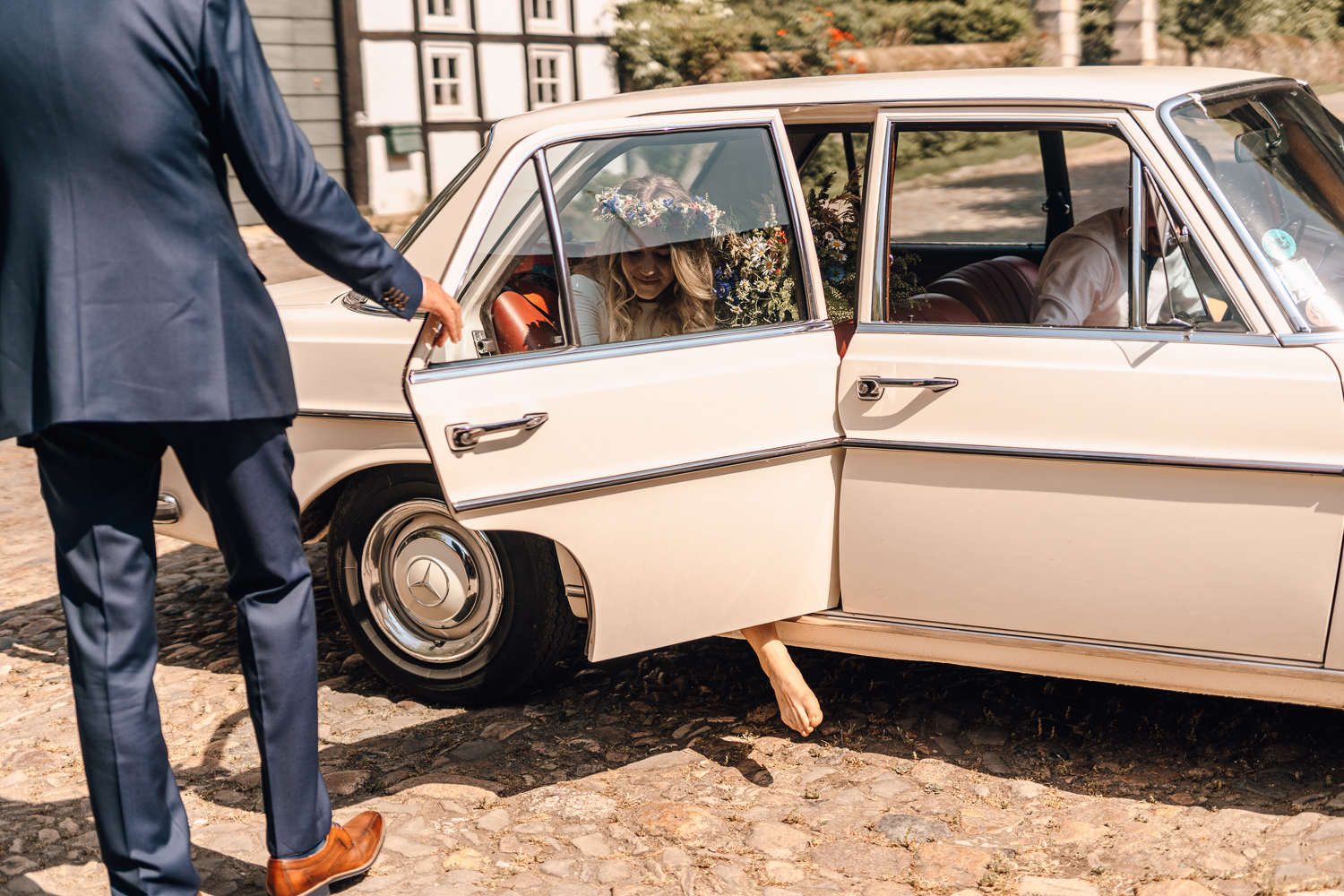 Gartenhochzeit Hochzeitsfotograf Osnabrück Hochzeitsfotografin Osnabrück Freie Trauungen Osnabrück Julian Hügelmeyer Osnabrück Hochzeitslocation Osnabrück Hochzeitsfotograf Münster Hochzeitsfotograf Hochzeitsfotograf Haus Marck standesamtliche Trauung Osnabrück Hochzeit Lockdown Hochzeit Corona Hochzeitsfotograf Ostbevern Lichterglanz Fotografie Wild Daisy Wedding Brautmomente von Frau Lehmann Sommerhochzeit Hochzeitsblog Mit Liebe kreiert Jakob J. Lübke